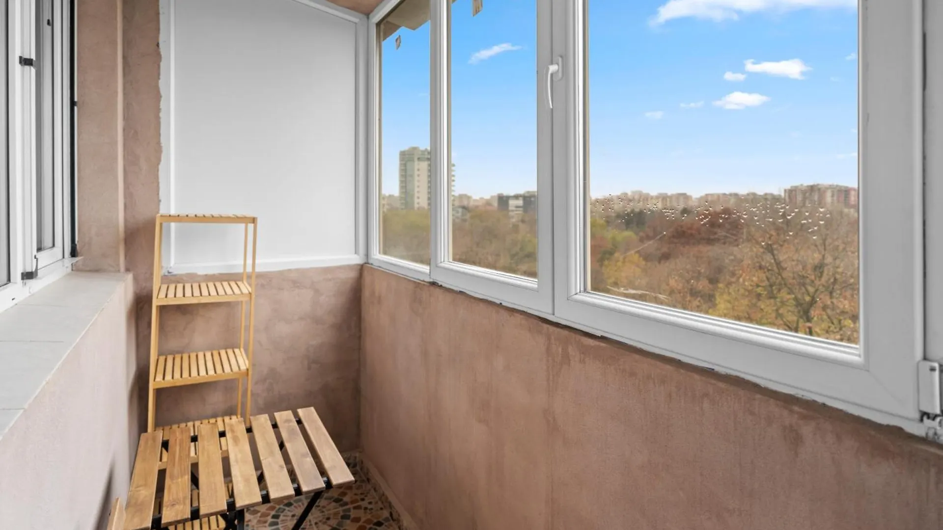 New Luxurious Central Apartment With Park View Bucareste