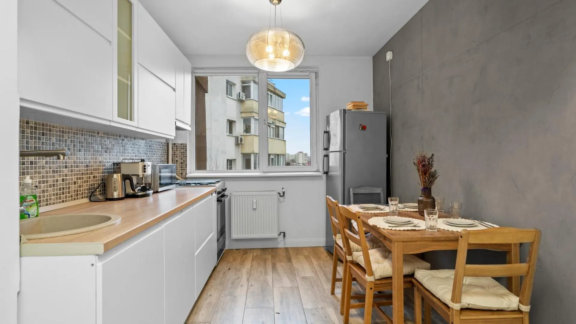 New Luxurious Central Apartment With Park View Bucharest